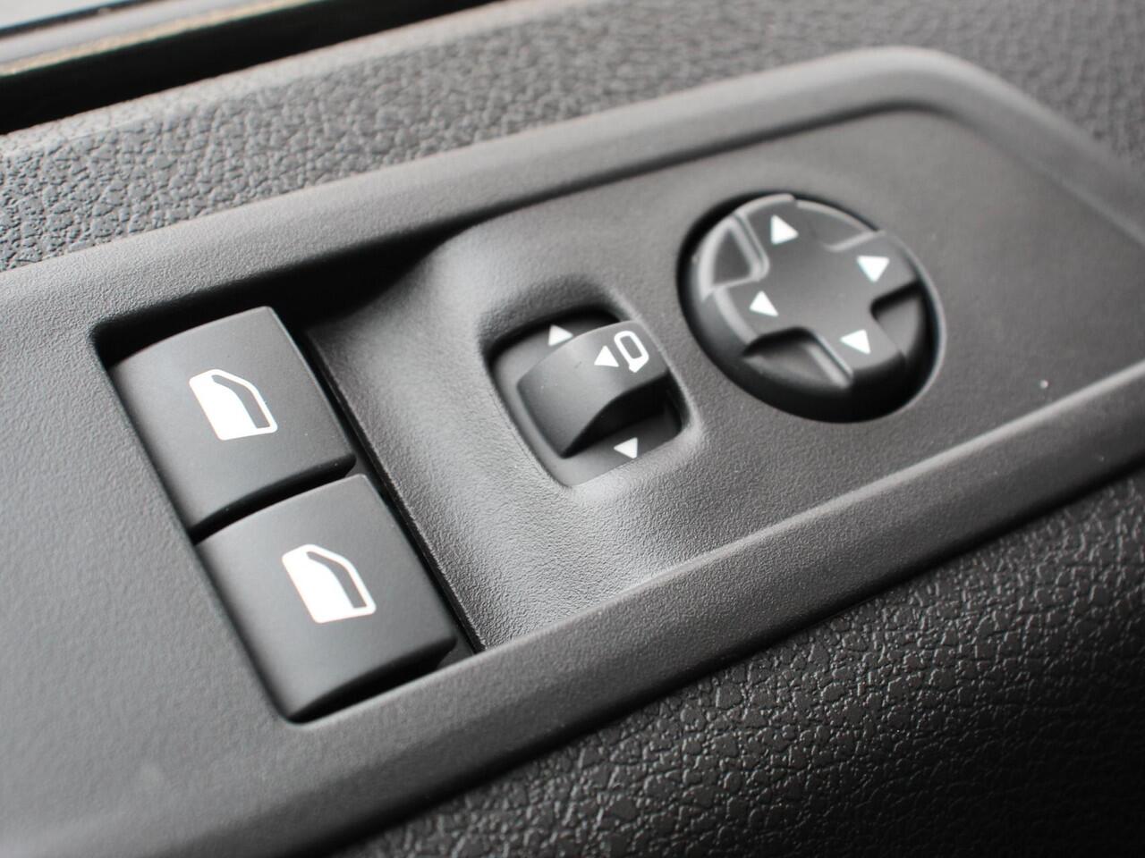 Opel VIVARO 2.0 Diesel 180 S&S L3 Automaat Apple Carplay / Android Auto Parkeersensoren V+A Trekhaak Camera Navigatie Cruise Control LED koplampen houten afwerking laadruimte
