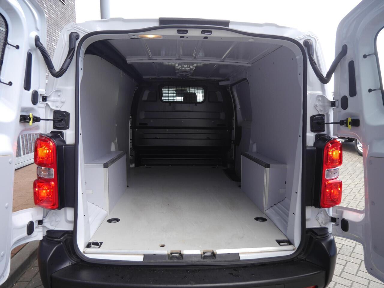Opel VIVARO 2.0 Diesel 145 L3 | Lage km.stand | 3 Zits Parkeersensoren achter | Regensensor | Achterdeuren met ramen | Airco | Digtitaal instrumentenpaneel | Trekhaakvoorbereiding