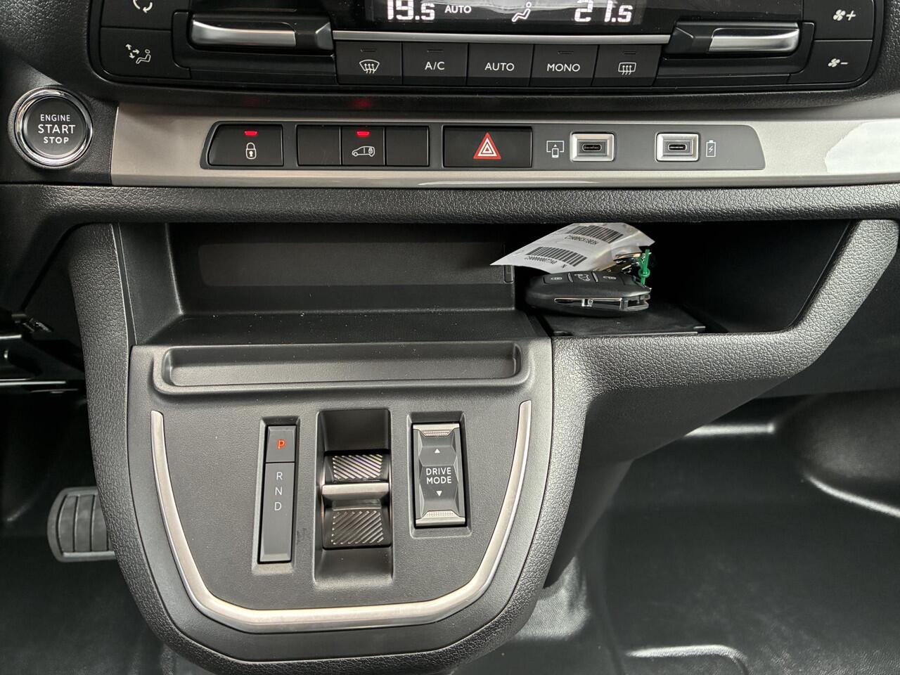 Opel VIVARO Electric L3 75 kWh/136Pk Automaat | Climate control | Navigatie | Camera | Cruise control | 3-Persoons | Laadruimte betimmering | 17" LM-Velgen