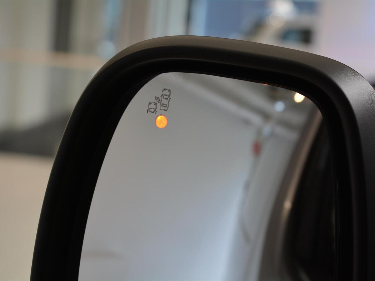 Opel VIVARO Electric L2 75 kWh | 0% Rente | 8 jaar garantie | Surround View Pakket | Comfort scheidingswand | Dodehoek detectie | 3 zitplaatsen | rijklaarprijs