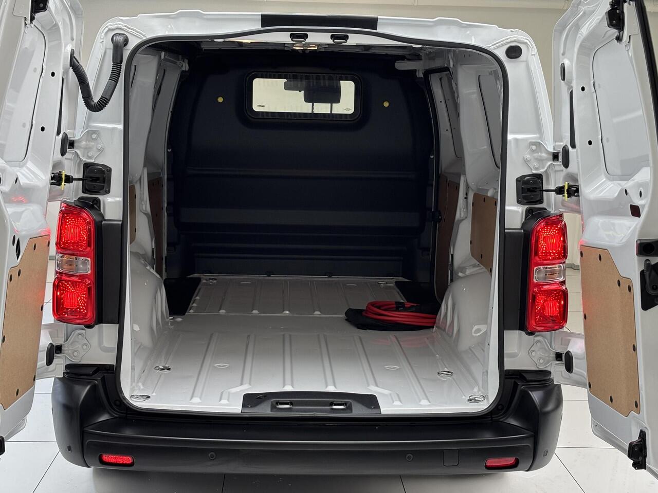 Opel VIVARO Electric L3 75 kWh | 0% rente | 8 jaar garantie | Surround View Pakket | Dodehoek detectie | Apple Carplay | camera | parkeersensoren voor & achter | Comfort scheidingswand | rijklaarprijs