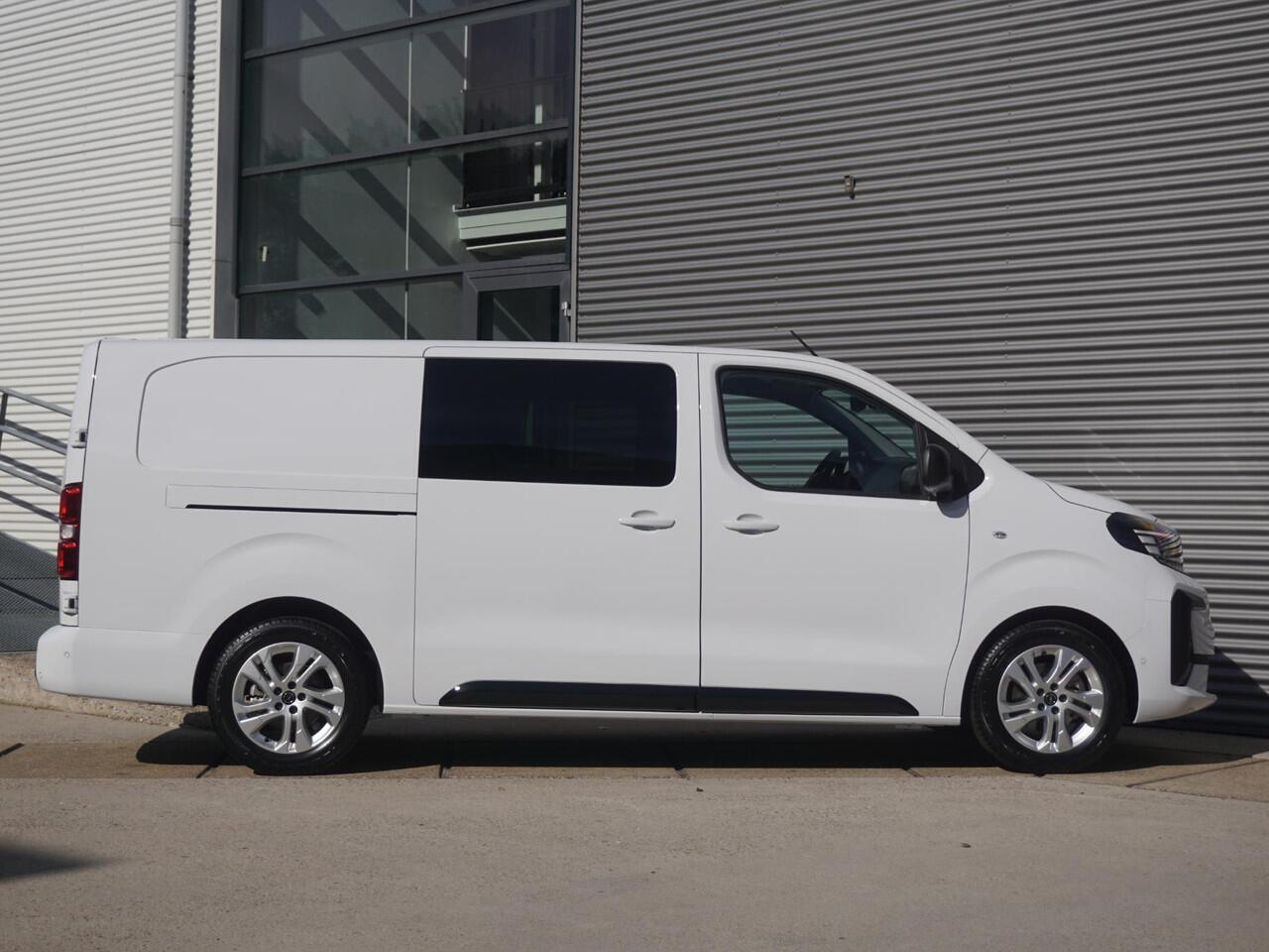 Opel VIVARO Electric 75 kWh Dubbele Cabine | 2x schuifdeur | 0% rente | 8 jaar garantie | Dynamic Surround View Pakket| Comfort Pakket | Exterieur Pakket | Winterpakket | Apple Carplay | rondom zicht camera's | LM velgen | Dodehoek detectie | parkeersensoren voor & a