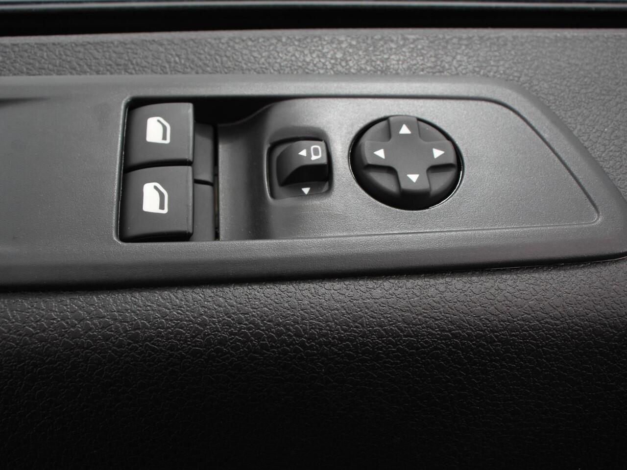 Opel VIVARO Electric L2 75 kWh Connect pack | 3p | Navigatie | Apple Carplay/Android Auto | Dab | Cruise control | Camera | Parkeer sensoren | Digitaal dashboard | Automatische Airco