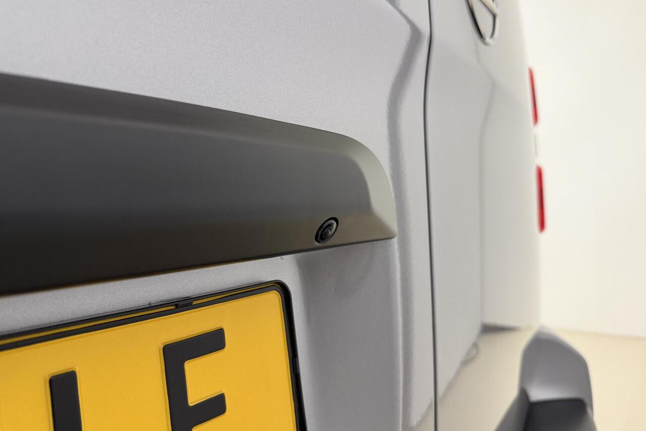 Opel VIVARO Electric L3 75 kWh DC | Schuifdeur links | Laadruimte afwerking | LED verlichting | Bumpers in carrosserie kleur | Stoel/stuurverwarming | Camera binnenspiegel | Navigatie