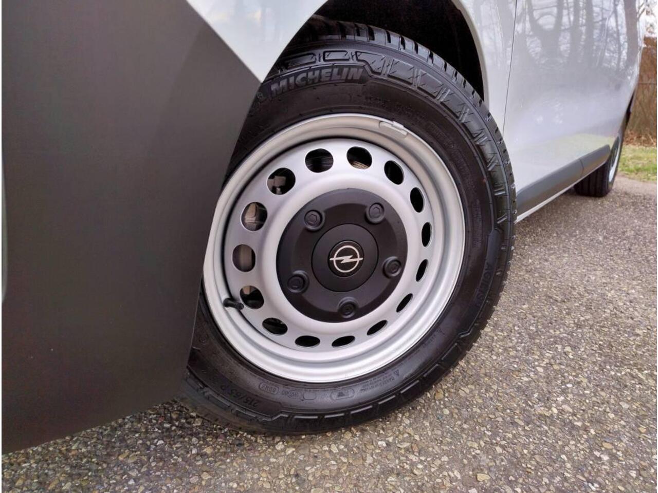 Opel VIVARO Electric L2 75 kWh 136pk | ACTIE! | 8 jaar garantie | 0% financial lease | Multimedia | Apple Carplay | Android Auto | Achteruitrijcamera | Parkeersensoren voor en achter | Digitale cockpit | Stuurwielbediening | Tussenwand comfort met raam | Bestuurderss