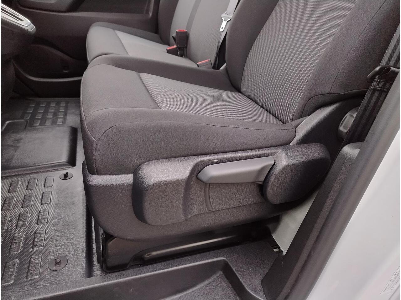 Opel VIVARO Electric L2 75 kWh 136pk | ACTIE! | 8 jaar garantie | 0% financial lease | Multimedia | Apple Carplay | Android Auto | Achteruitrijcamera | Parkeersensoren voor en achter | Digital cockpit | Stuurwielbediening | Scheidingswand comfort | Bestuurdersstoel c