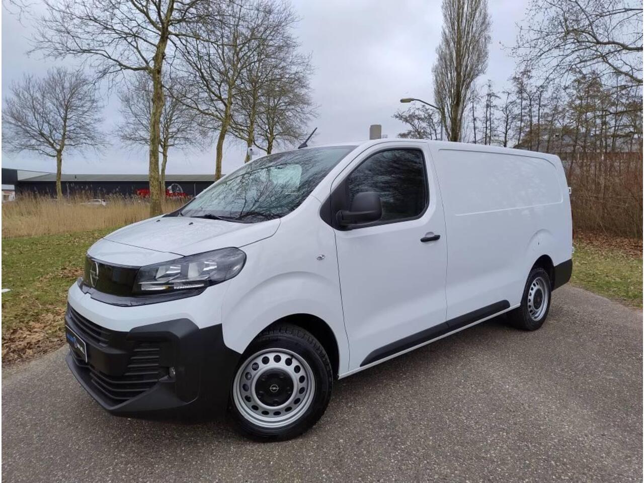 Opel VIVARO Electric L3 75 kWh 136pk | 8 jaar garantie | 0% financial lease | Multimedia | Apple Carplay | Android Auto | Achteruitrijcamera | Parkeersensoren voor en achter | Digitale cockpit | Stuurwielbediening | Tussenwand comfort met raam | Bestuurdersstoel comf