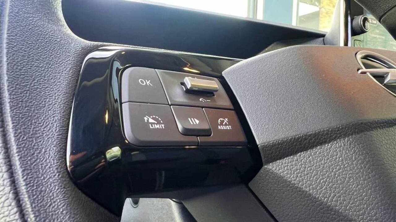 Opel VIVARO Electric L3 75 kWh 136pk | 8 jaar garantie | 0% financial lease | Multimedia | Apple Carplay | Android Auto | Achteruitrijcamera | Parkeersensoren voor en achter | Digitale cockpit | Stuurwielbediening | Tussenwand comfort met raam | Bestuurdersstoel comf