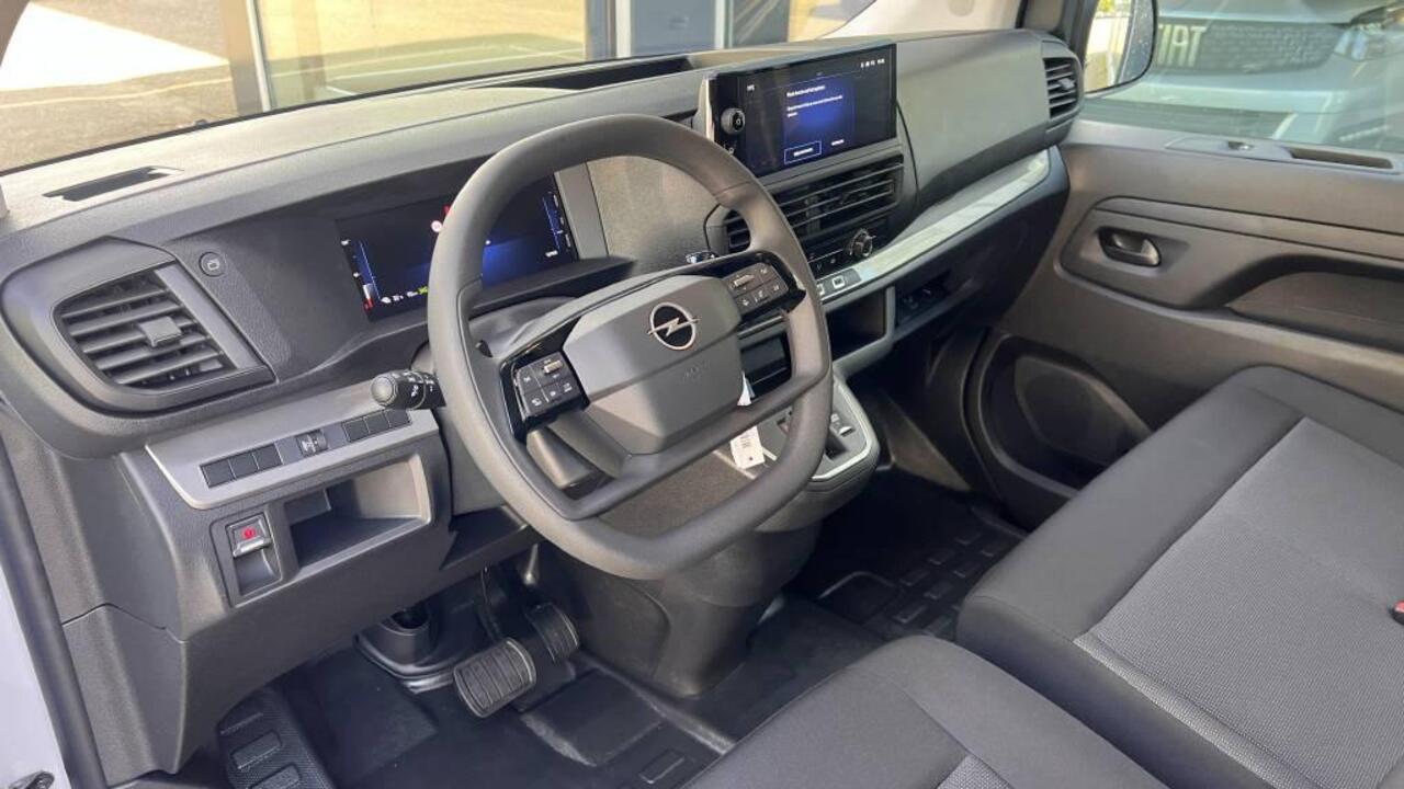 Opel VIVARO Electric L3 75 kWh 136pk | 8 jaar garantie | 0% financial lease | Multimedia | Apple Carplay | Android Auto | Achteruitrijcamera | Parkeersensoren voor en achter | Digitale cockpit | Stuurwielbediening | Tussenwand comfort met raam | Bestuurdersstoel comf