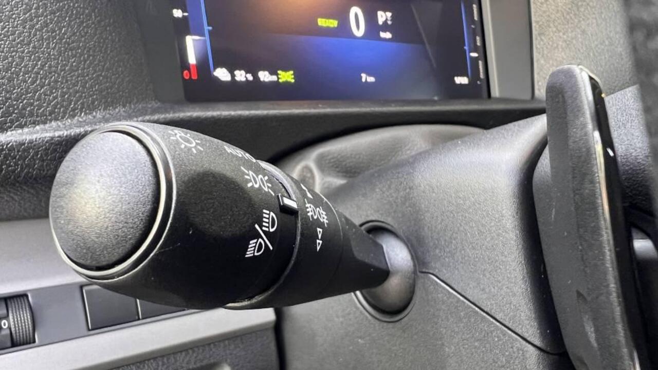 Opel VIVARO Electric L3 75 kWh 136pk | 8 jaar garantie | 0% financial lease | Multimedia | Apple Carplay | Android Auto | Achteruitrijcamera | Parkeersensoren voor en achter | Digitale cockpit | Stuurwielbediening | Tussenwand comfort met raam | Bestuurdersstoel comf