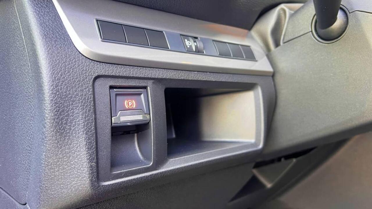 Opel VIVARO Electric L3 75 kWh 136pk | 8 jaar garantie | 0% financial lease | Multimedia | Apple Carplay | Android Auto | Achteruitrijcamera | Parkeersensoren voor en achter | Digitale cockpit | Stuurwielbediening | Tussenwand comfort met raam | Bestuurdersstoel comf