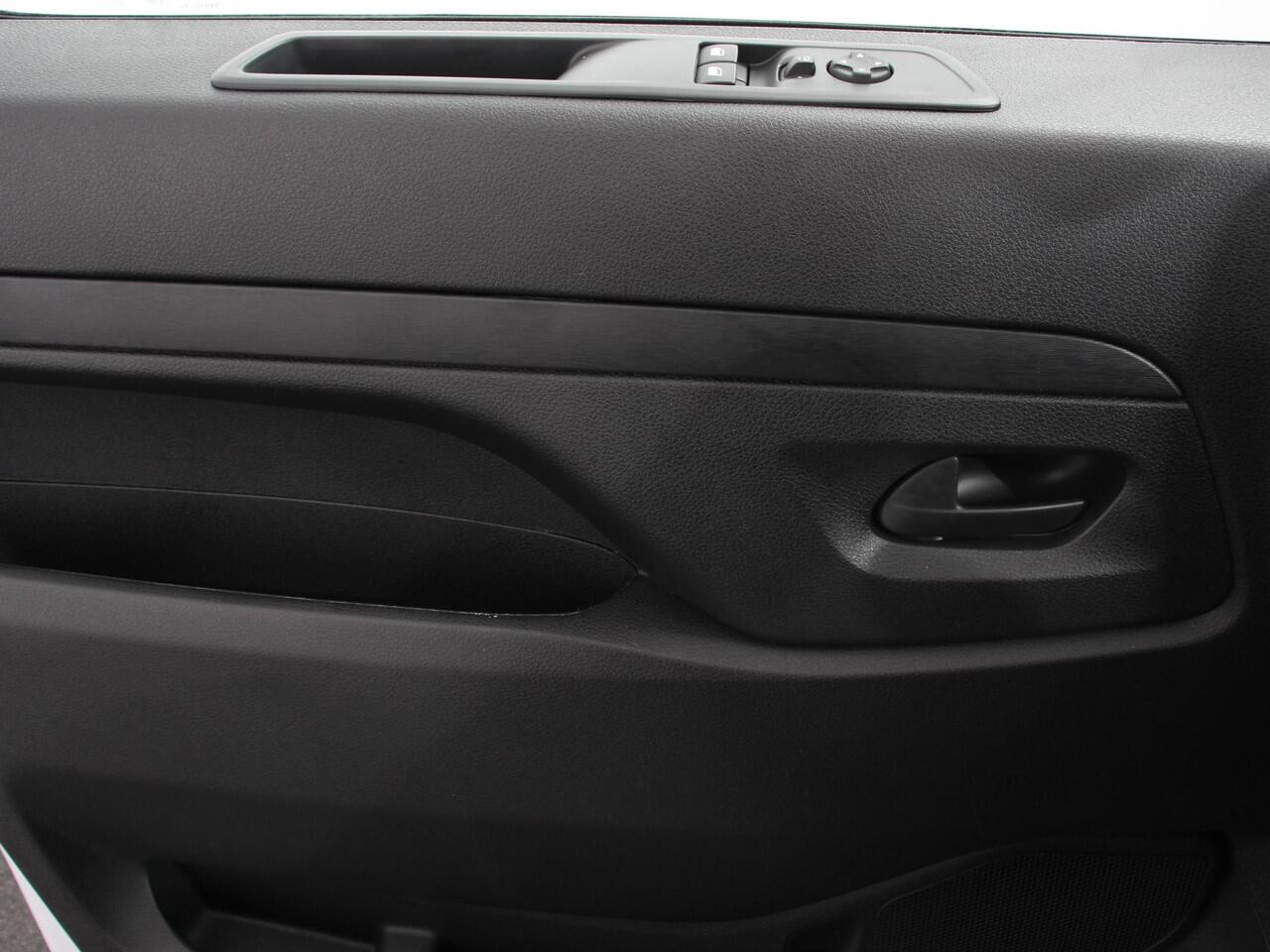 Opel VIVARO Electric L2 75 kWh Connect pack | 3p | Navigatie | Apple Carplay/Android Auto | Dab | Cruise control | Camera | Parkeer sensoren | Digitaal dashboard | Automatische Airco