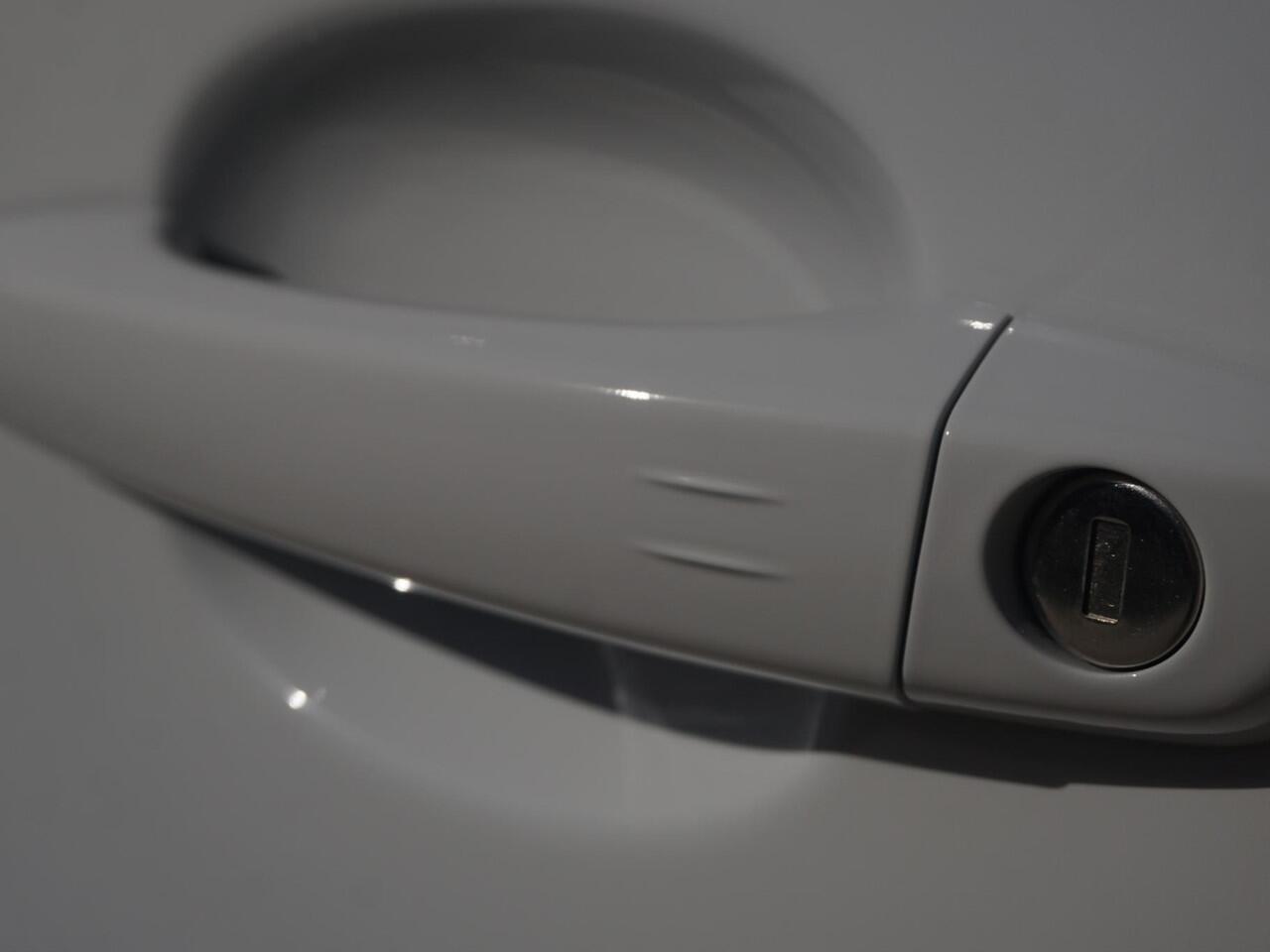 Opel VIVARO Electric 75 kWh Dubbele Cabine | 2x schuifdeur | tot 8 jaar garantie | Dynamic Surround View Pakket | Exterieur pakket | Comfort Pakket | Winterpakket | Apple Carplay | rondom zicht camera's | LM velgen | Dodehoek detectie | parkeersensoren voor & achter 