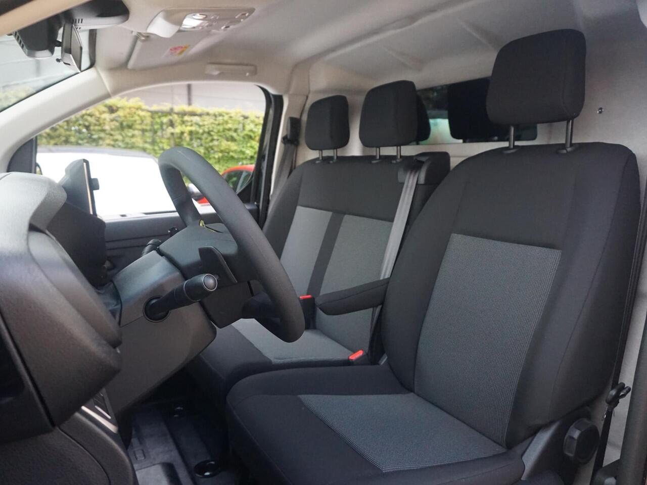 Opel VIVARO Electric L2 75 kWh | Apple Carplay | camera | parkeersensoren voor & achter | dodehoekwaarschuwing | Comfort tussenschot