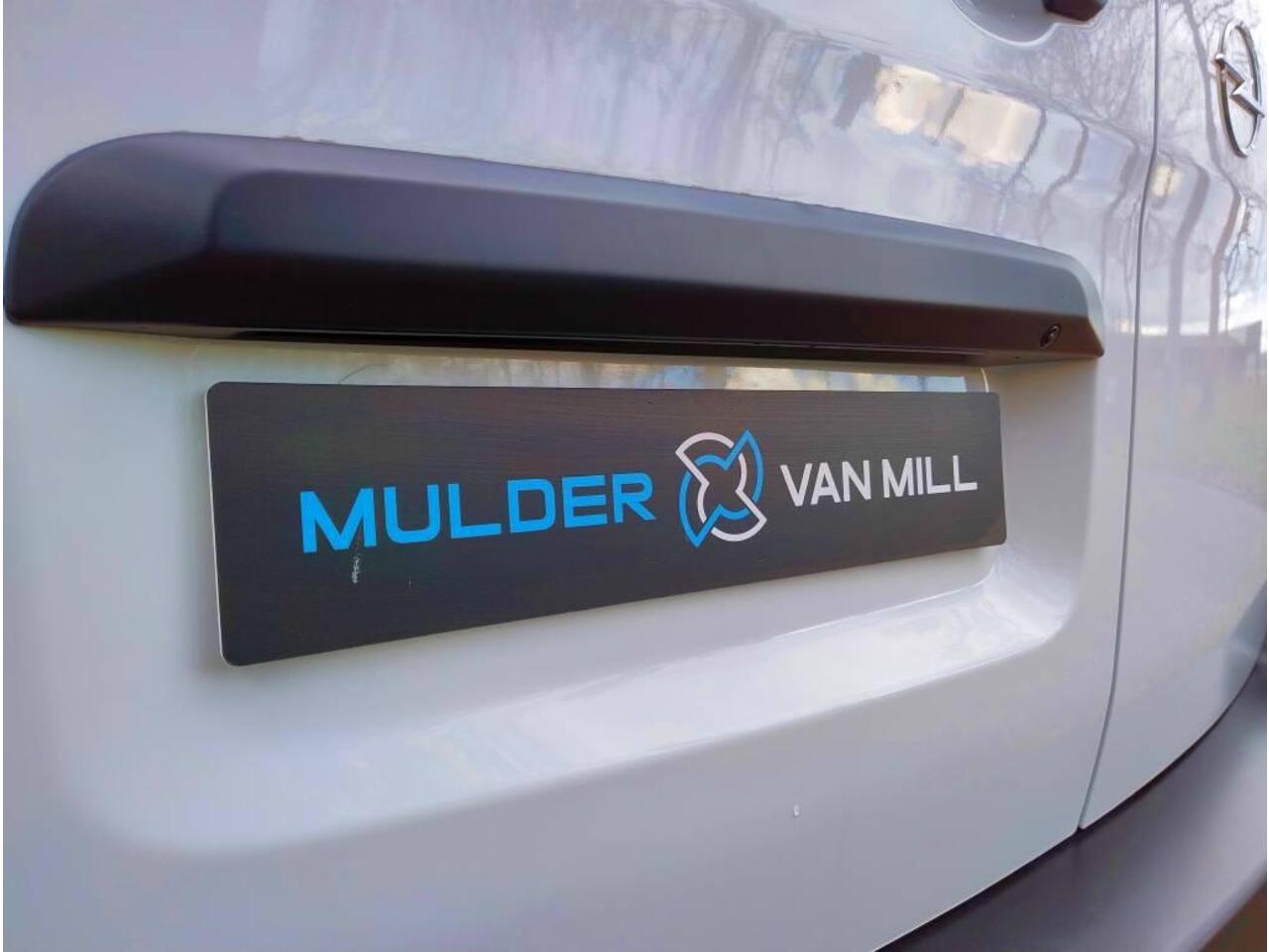 Opel VIVARO Electric L2 75 kWh 136pk | 8 jaar garantie | 0% financial lease | Houten afwerking laadruimte | NAVI | Multimedia | Apple Carplay | Android Auto | Achteruitrijcamera | Parkeersensoren voor en achter | Dode hoek detectie | Digitale cockpit | Stuurwielbedie