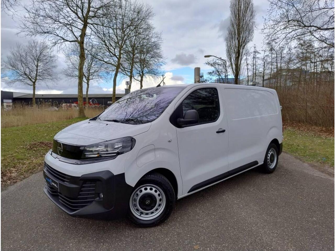 Opel VIVARO Electric L2 75 kWh 136pk | 8 jaar garantie | 0% financial lease | Houten afwerking laadruimte | NAVI | Multimedia | Apple Carplay | Android Auto | Achteruitrijcamera | Parkeersensoren voor en achter | Dode hoek detectie | Digitale cockpit | Stuurwielbedie