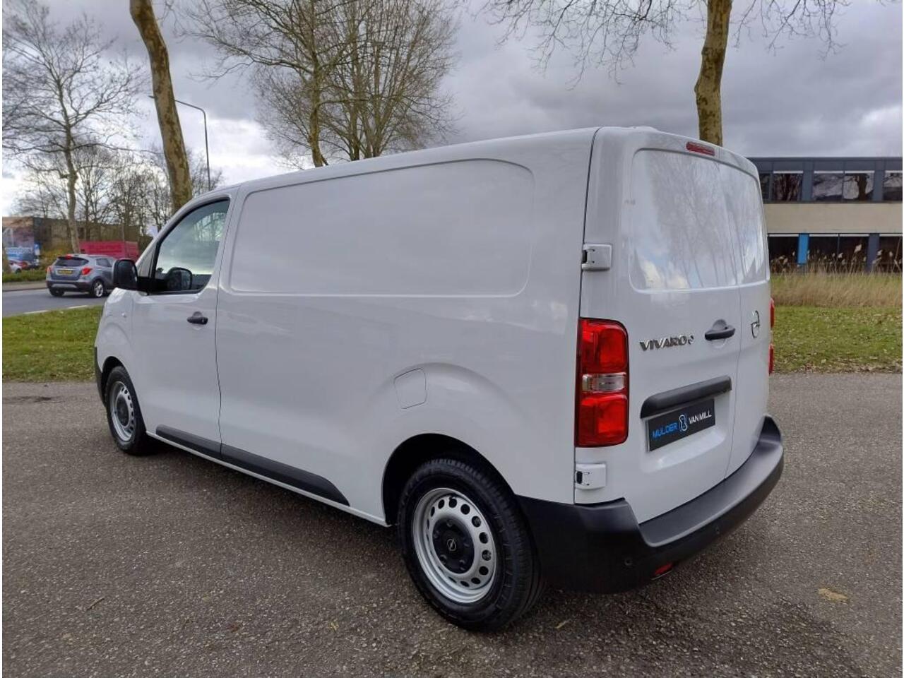 Opel VIVARO Electric L2 75 kWh 136pk | 8 jaar garantie | 0% financial lease | Multimedia | Apple Carplay | Android Auto | Achteruitrijcamera | Parkeersensoren achter | Digitale cockpit | Stuurwielbediening | Bestuurdersstoel comfort | Bank voorpassagiers | van ¤45.43