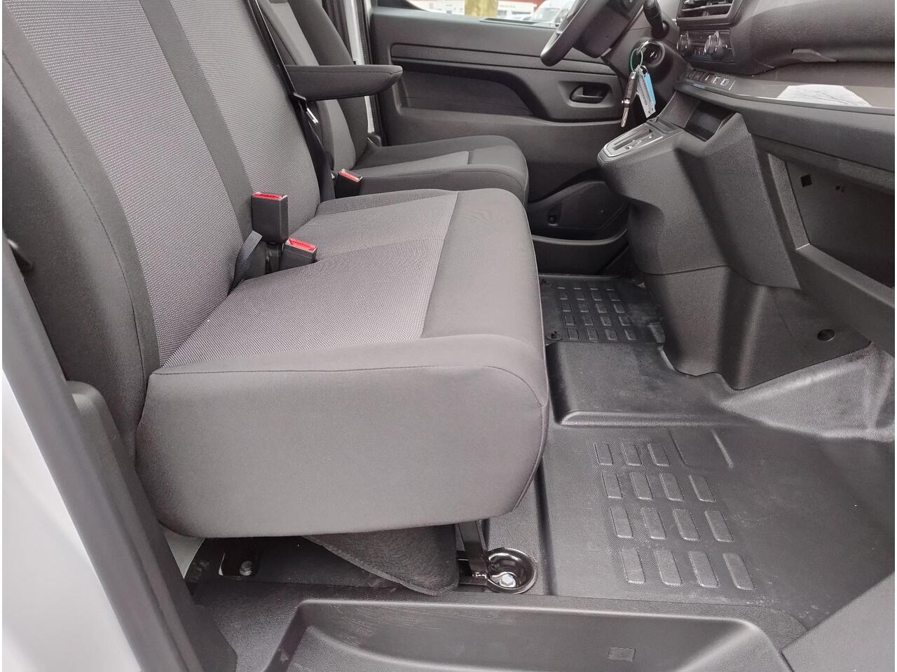 Opel VIVARO Electric L2 75 kWh 136pk | 8 jaar garantie | 0% financial lease | Multimedia | Apple Carplay | Android Auto | Achteruitrijcamera | Parkeersensoren achter | Digital cockpit | Stuurwielbediening | Bestuurdersstoel comfort | Bank voorpassagiers | van ¤45.981