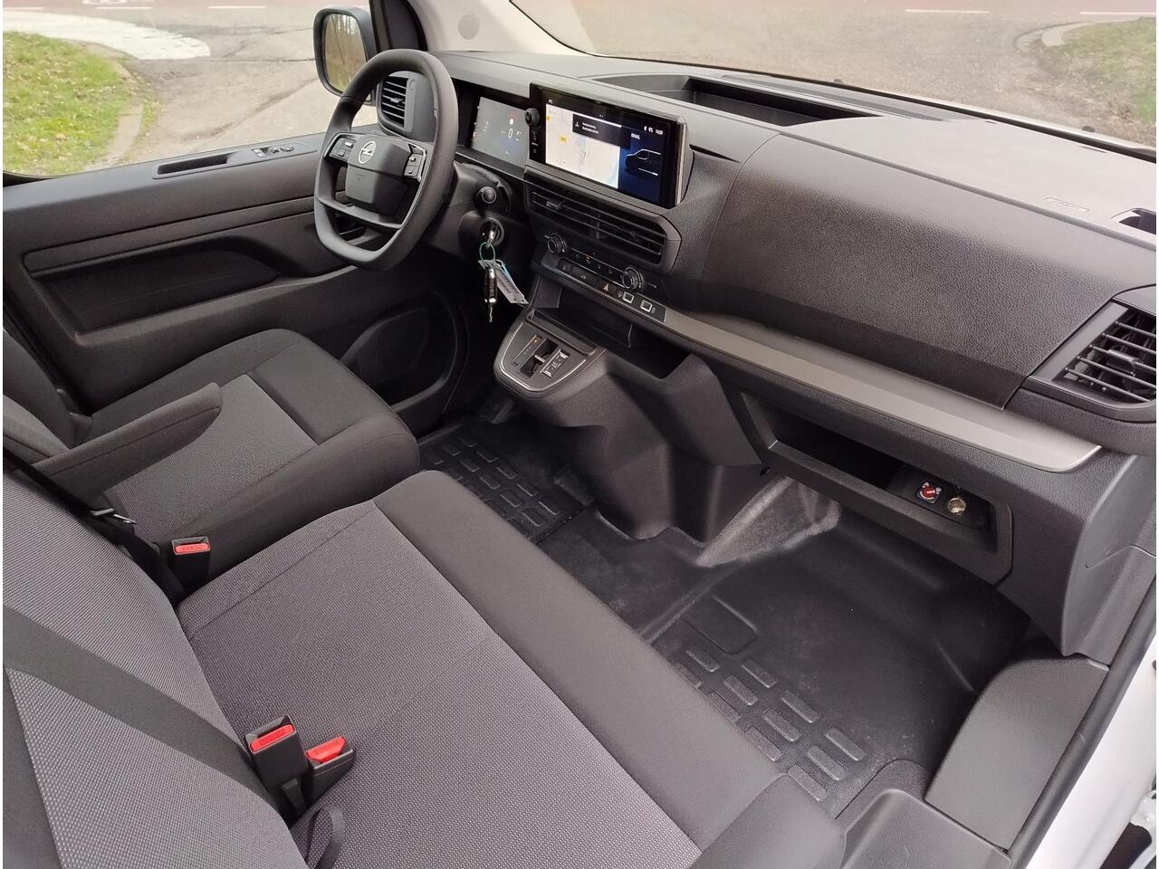 Opel VIVARO Electric L2 75 kWh 136pk | 8 jaar garantie | 0% financial lease | Multimedia | Apple Carplay | Android Auto | Achteruitrijcamera | Parkeersensoren achter | Digital cockpit | Stuurwielbediening | Bestuurdersstoel comfort | Bank voorpassagiers | van ¤45.981