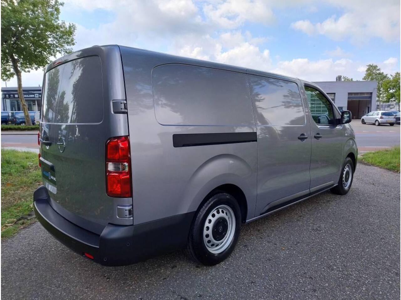 Opel VIVARO Electric L3 75 kWh 136pk | 8 jaar garantie | 0% financial lease | Houten afwerking laadruimte | NAVI | Multimedia | Apple Carplay | Android Auto | Achteruitrijcamera | Parkeersensoren voor en achter | Dode hoek detectie | Digitale cockpit | Stuurwielbedie