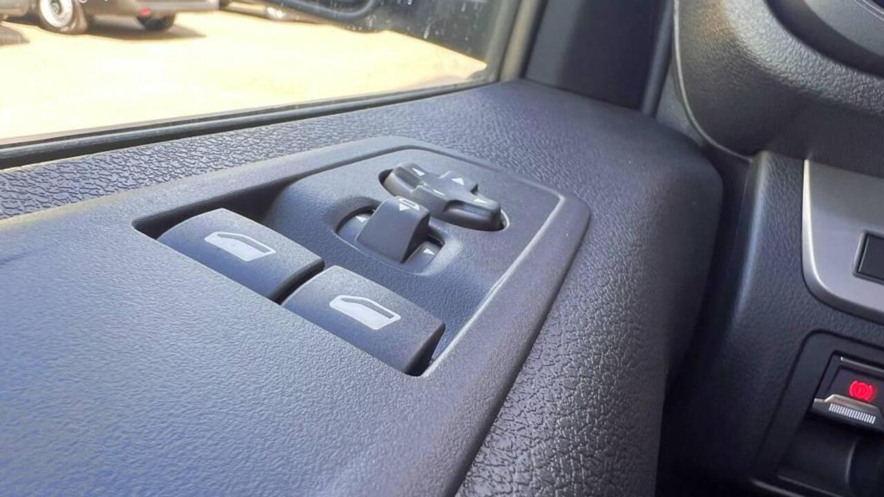 Opel VIVARO Electric L3 75 kWh 136pk | 8 jaar garantie | 0% financial lease | Houten afwerking laadruimte | NAVI | Multimedia | Apple Carplay | Android Auto | Achteruitrijcamera | Parkeersensoren voor en achter | Dode hoek detectie | Digitale cockpit | Stuurwielbedie