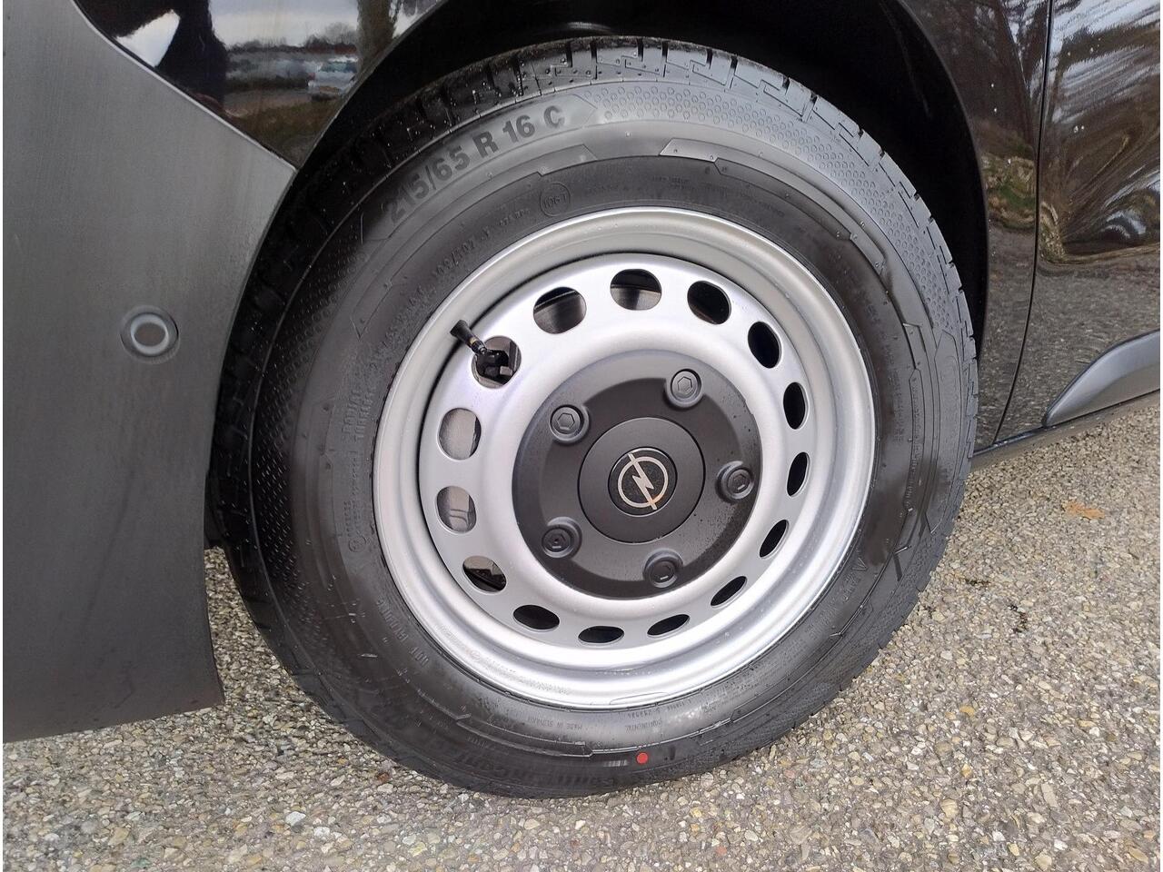 Opel VIVARO Electric L3 75 kWh 136pk | 8 jaar garantie | 0% financial lease | Multimedia | Apple Carplay | Android Auto | Achteruitrijcamera | Parkeersensoren voor en achter | Dode hoek detectie | Ditale cockpit | Stuurwielbediening | Bestuurdersstoel comfort | Bank 