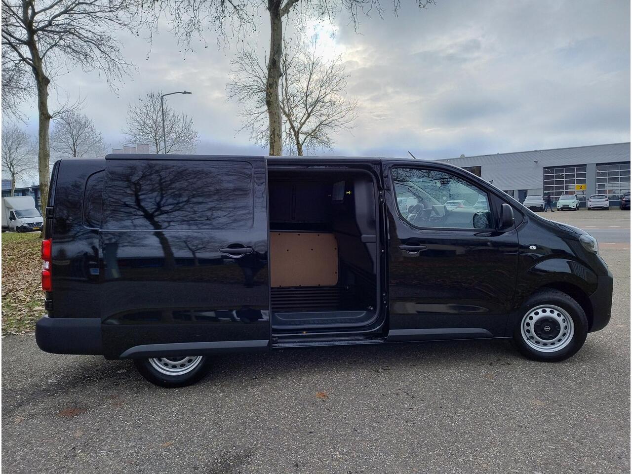Opel VIVARO Electric L3 75 kWh 136pk | 8 jaar garantie | 0% financial lease | Multimedia | Apple Carplay | Android Auto | Achteruitrijcamera | Parkeersensoren voor en achter | Dode hoek detectie | Ditale cockpit | Stuurwielbediening | Bestuurdersstoel comfort | Bank 