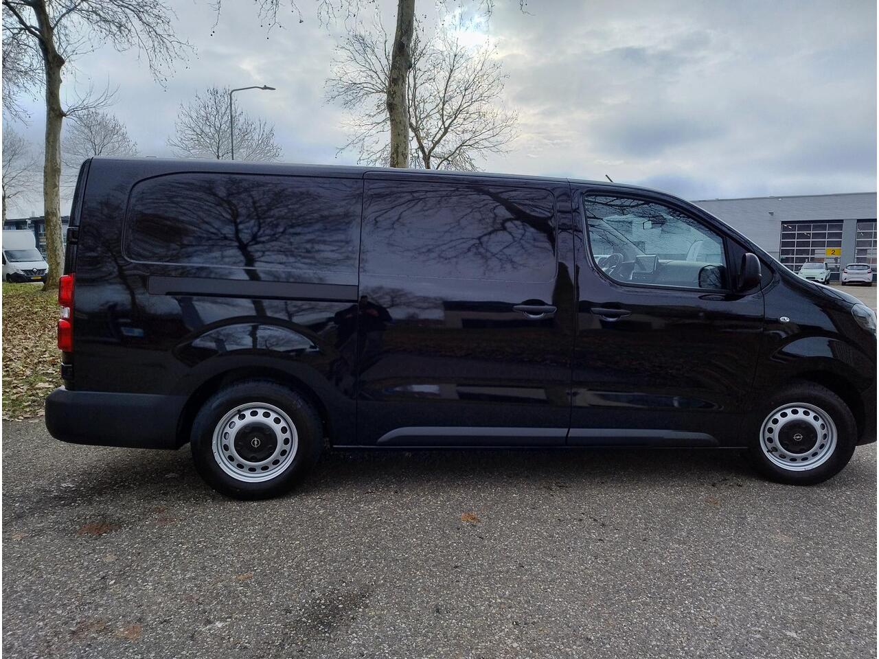 Opel VIVARO Electric L3 75 kWh 136pk | 8 jaar garantie | 0% financial lease | Multimedia | Apple Carplay | Android Auto | Achteruitrijcamera | Parkeersensoren voor en achter | Dode hoek detectie | Ditale cockpit | Stuurwielbediening | Bestuurdersstoel comfort | Bank 