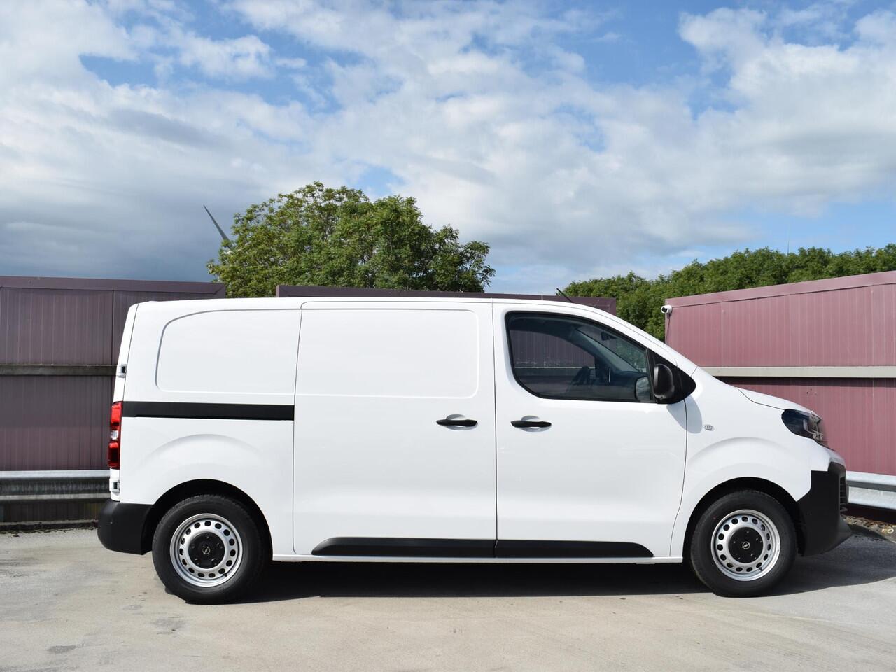 Opel VIVARO Electric L2 75 kWh | 8 jaar garantie | Apple Carplay | camera | dodehoekwaarschuwing | parkeersensoren voor & achter | Comfort tussenschot |