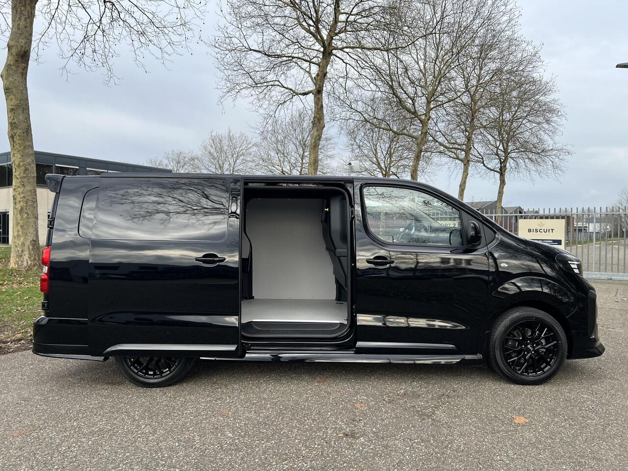 Opel VIVARO Electric L3 75kWh 136pk | STX SPORT | Lederen bekleding STX | STX Pakket | Dakspoiler | Sideskirts | 18 inch zwarte velgen | City Pakket | Comfort Pakket | Exterieur Pakket | Full ECO LED verlichting | Winter Pakket | Houten afwerking laadruimte | Reserve
