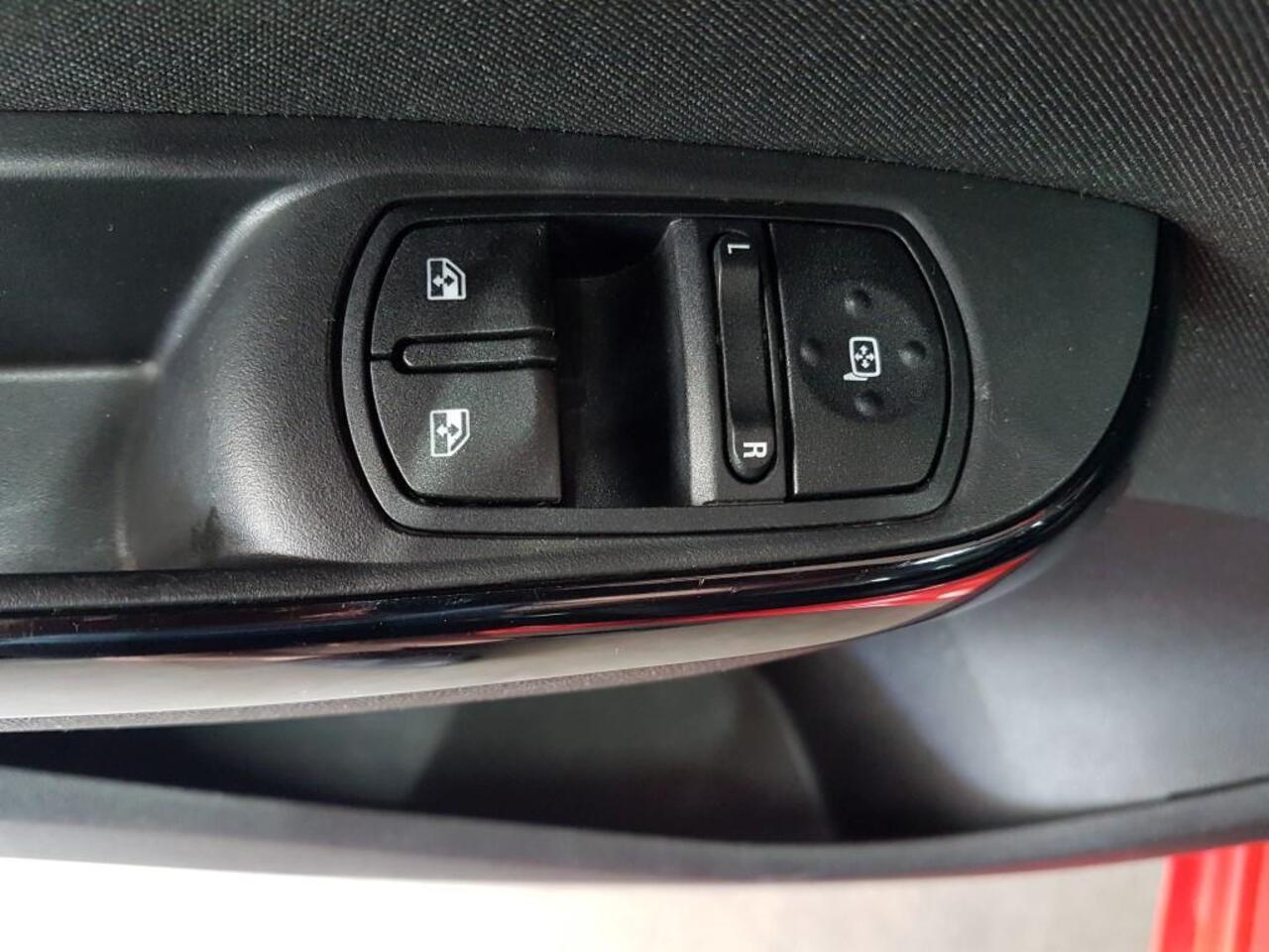 Opel e-Corsa 1200i 16V 3 DEURS AIRCO BRANDWEER ROOD