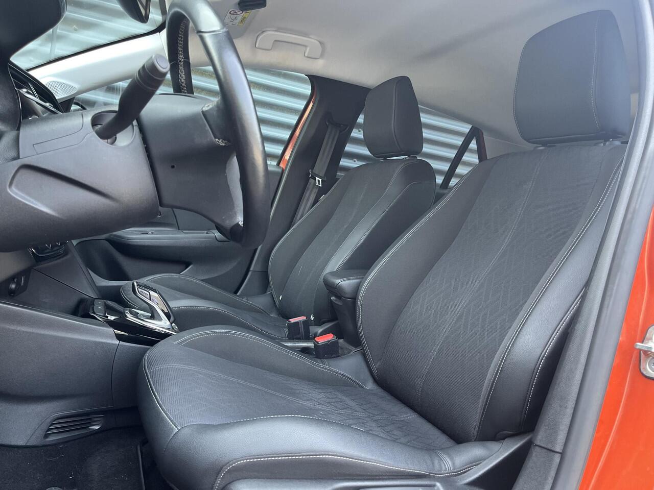 Opel e-Corsa Elegance 3-FASEN 50kWh 136pk | NAVI | APPLE CARPLAY / ANDROID AUTO | WINTERPACK | 17'' LM-VELGEN | DAKKLEUR ZWART |