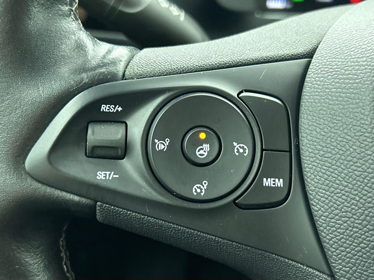 Opel e-Corsa Elegance 50 kWh Navigatie Apple Carplay/Android Auto Camera Parkeersensoren Cruise Control Stoel- en stuurverwarming Climate Control Lichtmetalen velgen