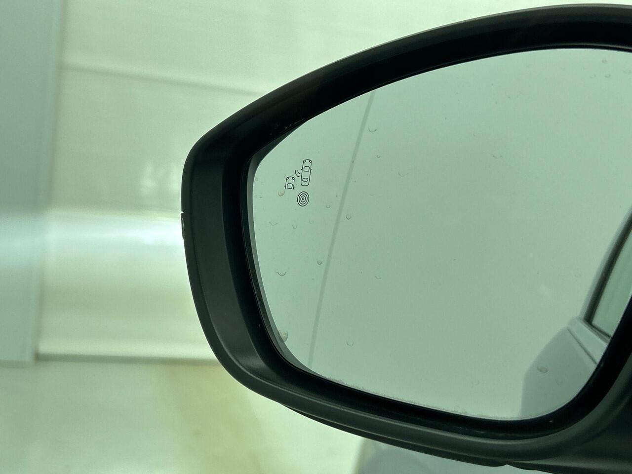 Opel e-Corsa Elegance 50 kWh Navigatie Apple Carplay/Android Auto Camera Parkeersensoren Cruise Control Stoel- en stuurverwarming Climate Control Lichtmetalen velgen