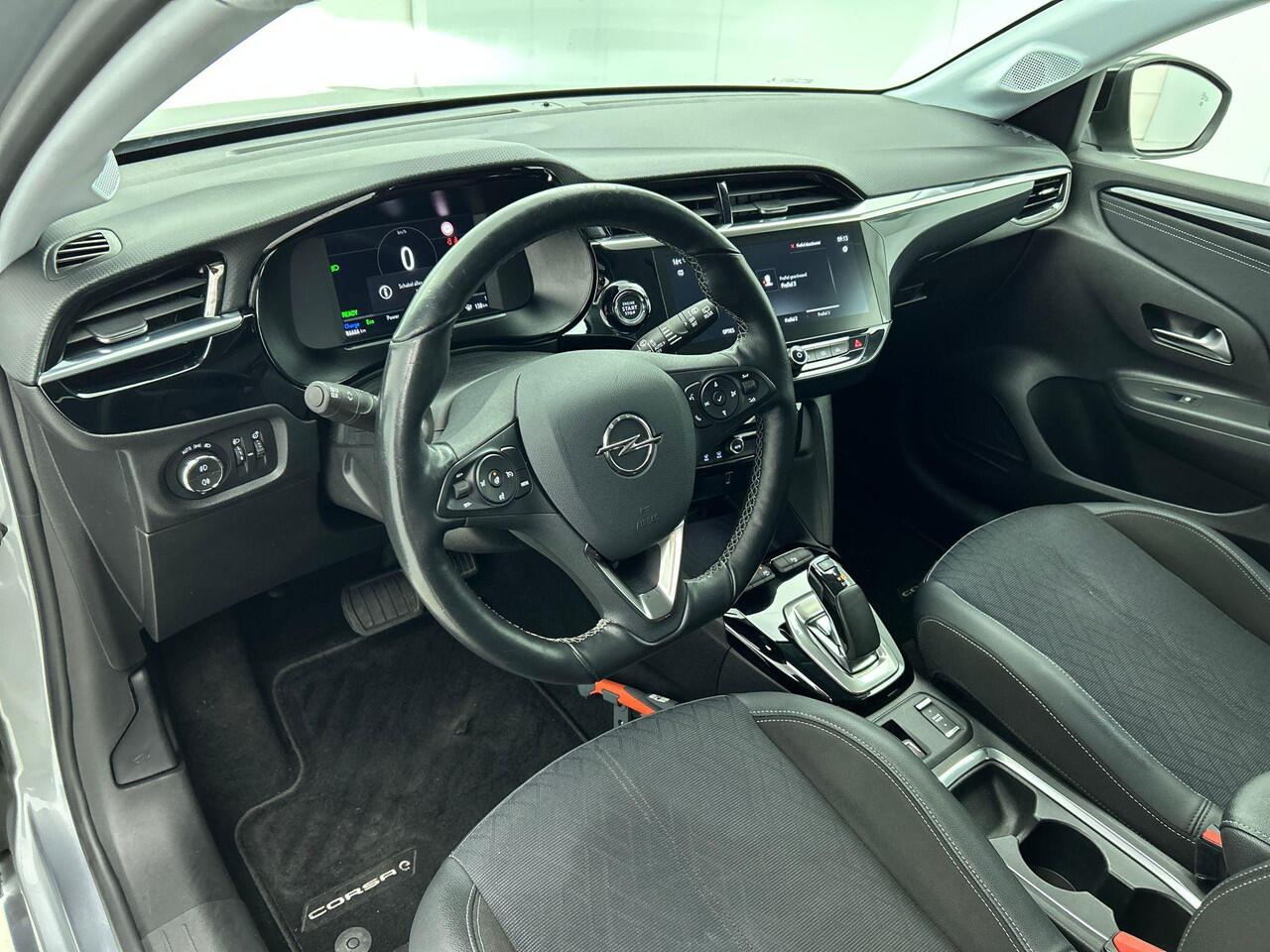 Opel e-Corsa Elegance 50 kWh Navigatie Apple Carplay/Android Auto Camera Parkeersensoren Cruise Control Stoel- en stuurverwarming Climate Control Lichtmetalen velgen