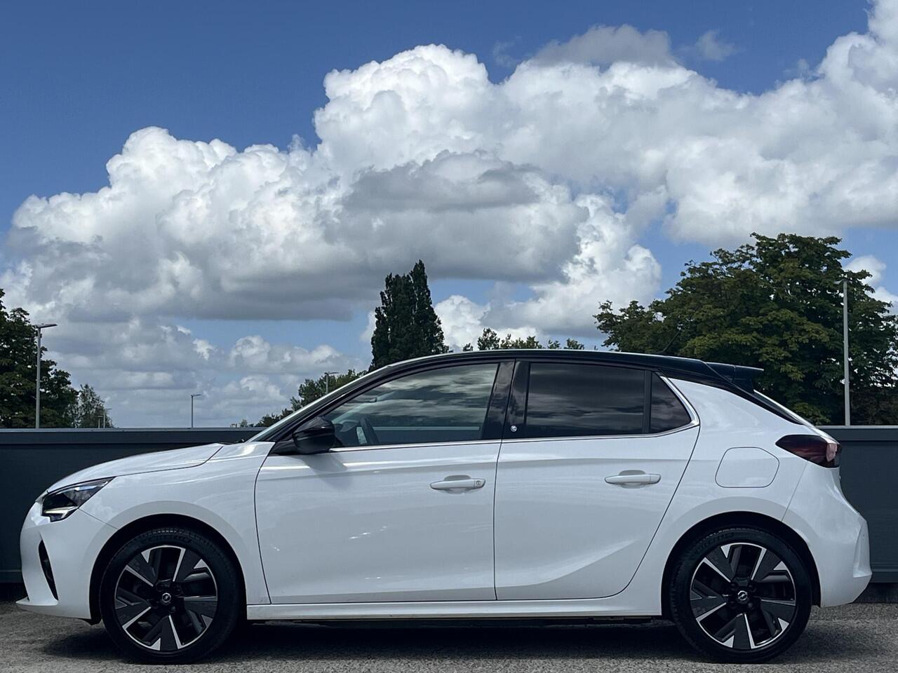 Opel e-Corsa Elegance 3-FASEN 50kWh 136pk | 180° CAMERA + SENSOREN | WINTER PACK | DAB+ | ISOFIX | STOEL- EN STUURVERWARMING | KEYLESS |