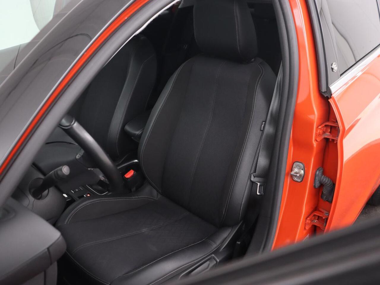 Opel e-Corsa Elegance 50 kWh | Stoelverwarming | Carplay | Navigatie | Stuurverwarming | Parkeerhulp | Climate control | Full LED | Keyless | 17'' lichtmetalen velgen