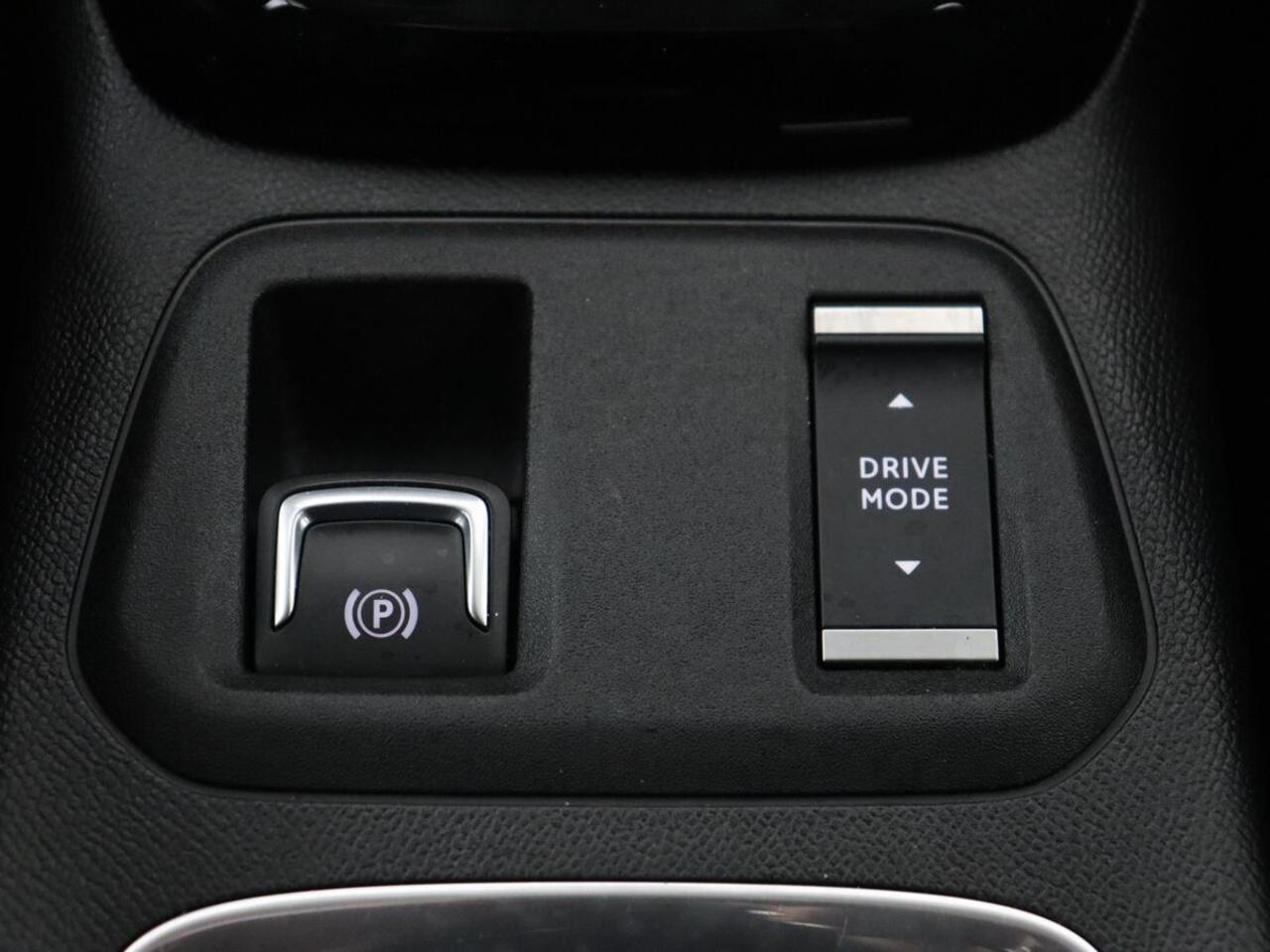 Opel e-Corsa Elegance 50 kWh | Stoelverwarming | Carplay | Navigatie | Stuurverwarming | Parkeerhulp | Climate control | Full LED | Keyless | 17'' lichtmetalen velgen