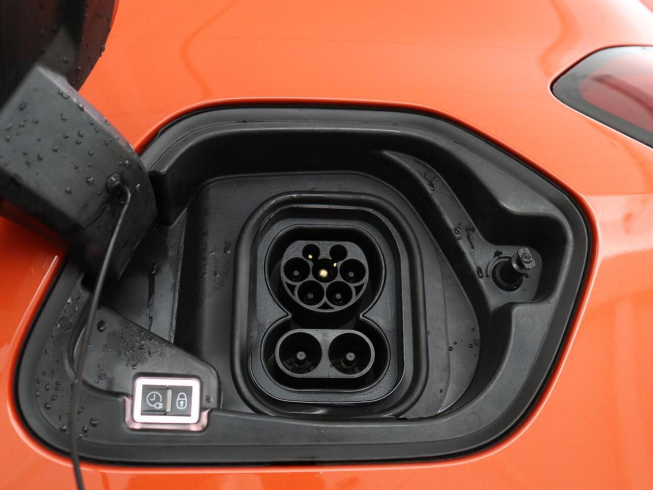 Opel e-Corsa Elegance 50 kWh | SOH 90% | 3 Fase | Stoelverwarming | Camera | Matrix LED | Carplay | Keyless | Navigatie | Climate control | Parkeerhulp | Cruise control | Stuurverwarming