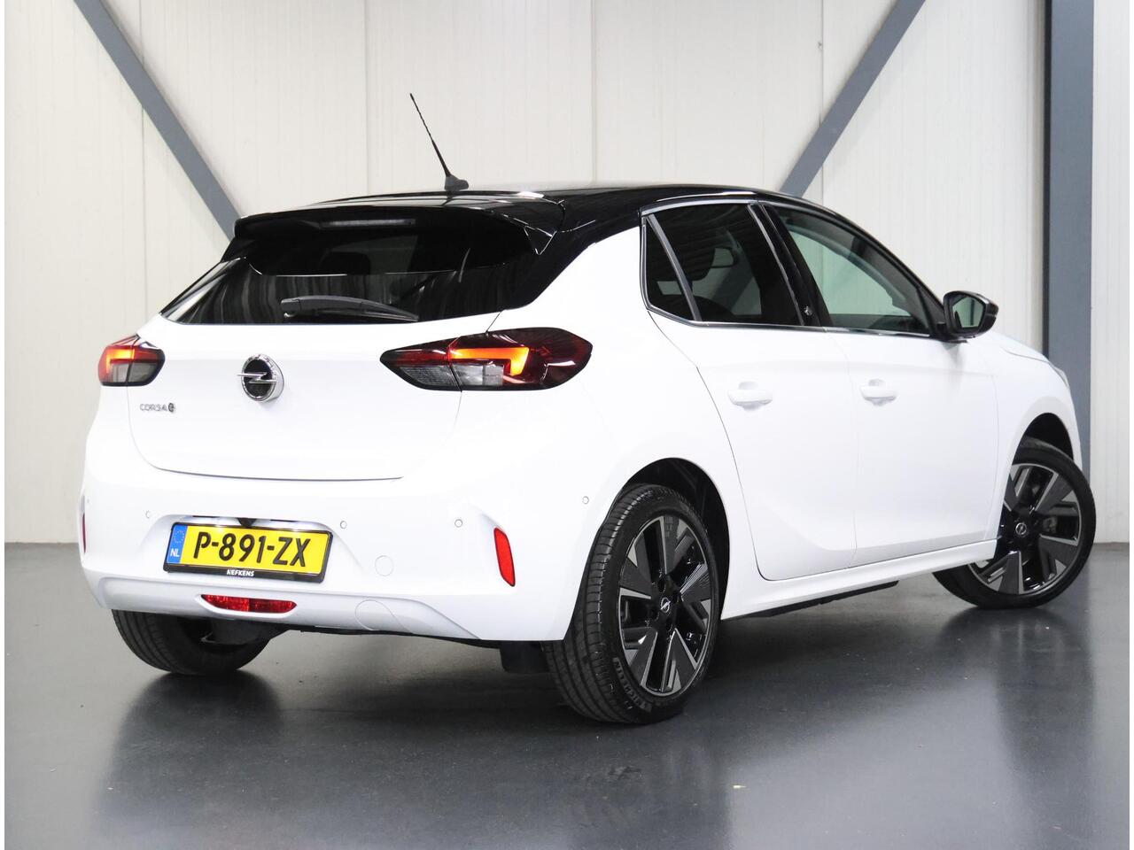 Opel e-Corsa Elegance 50kWh 136PK | AppleCarplay/AndroidAuto | 3 FASE | Camera | 17"LMV | Adaptive Cruise Control | Climate Control | Keyless | AUTOMAAT | Two-Tone | LED | Parkeersensoren | Isofix | Privacy Glass |