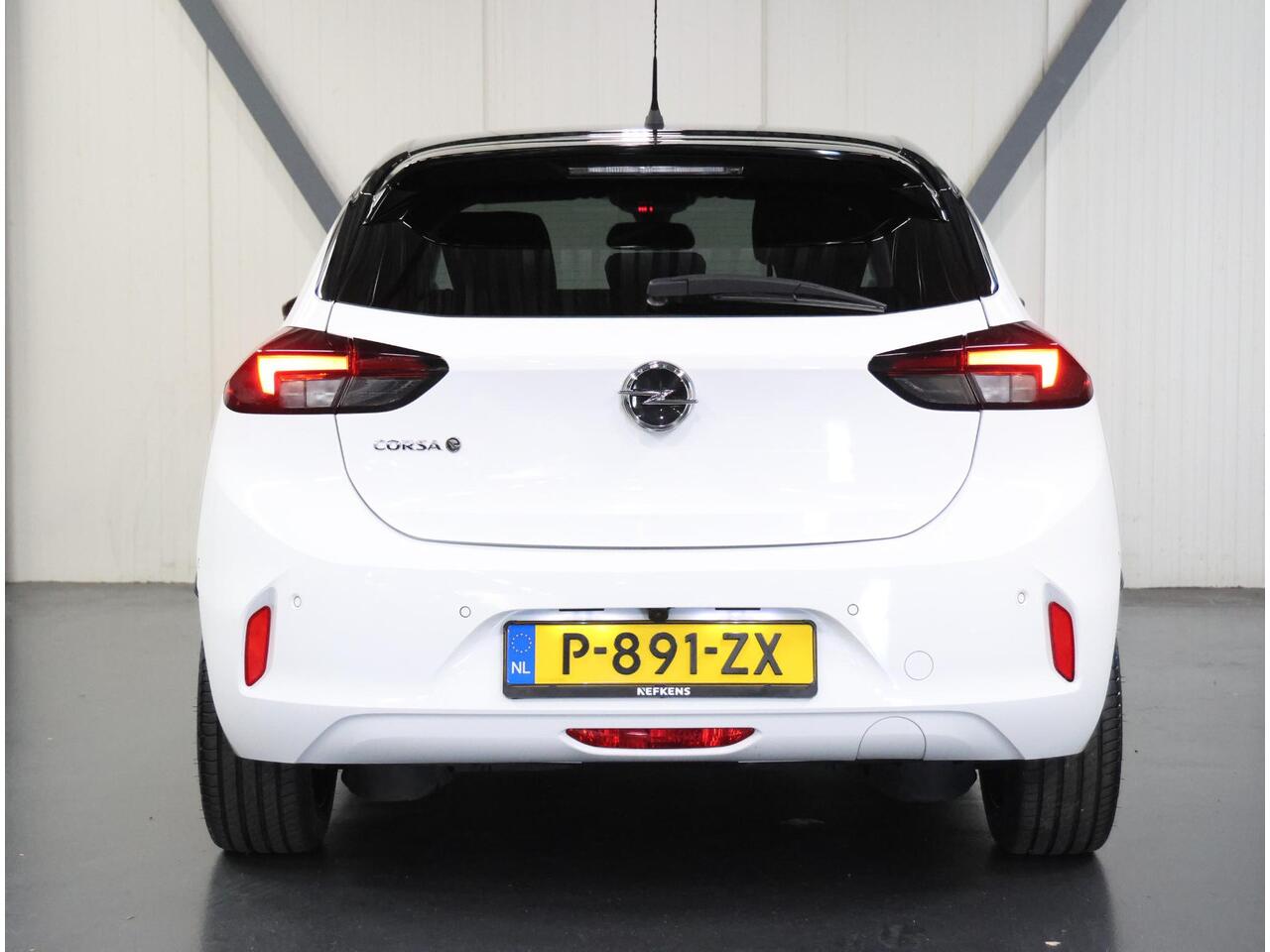 Opel e-Corsa Elegance 50kWh 136PK | AppleCarplay/AndroidAuto | 3 FASE | Camera | 17"LMV | Adaptive Cruise Control | Climate Control | Keyless | AUTOMAAT | Two-Tone | LED | Parkeersensoren | Isofix | Privacy Glass |