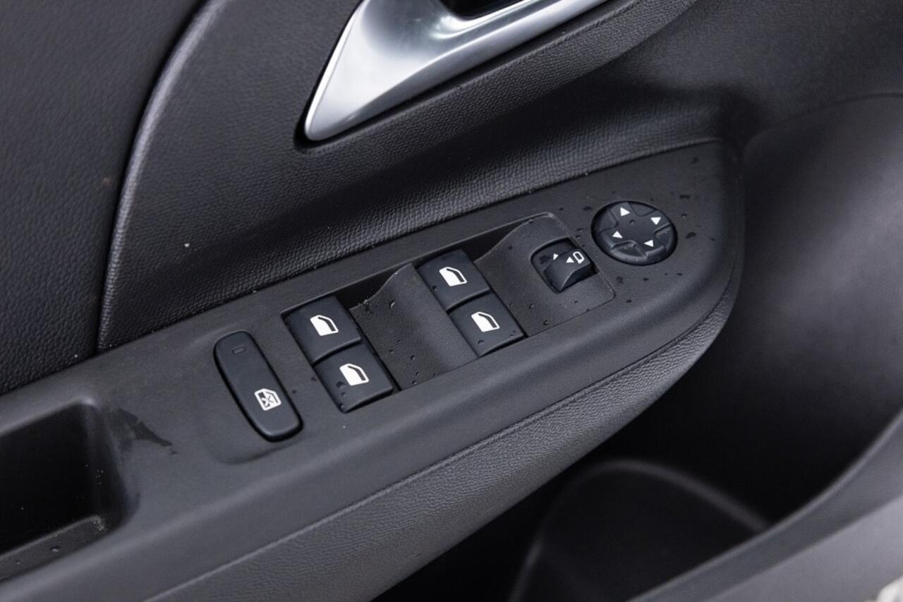 Opel e-Corsa Elegance 50 kWh *SOH 93%* Full LED | Half LEDER | KEYLESS | PDC ? 1e Eigenaar