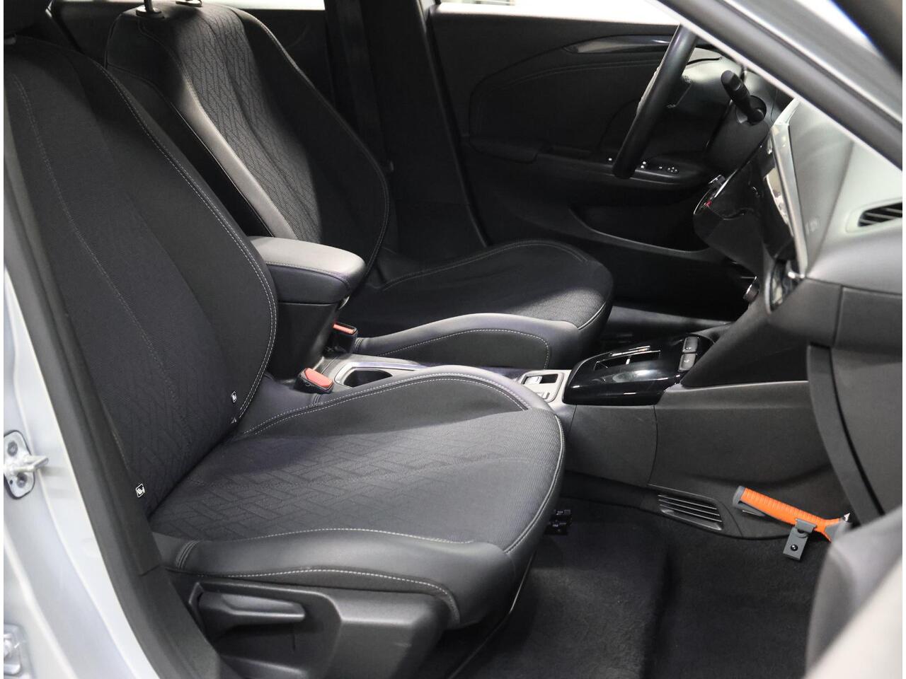 Opel e-Corsa Elegance 50kWh 136PK | 1ste eigenaar | AppleCarPlay/AndroidAuto | ACCURAPPORT 93% | 3 FASE | Armsteun | Camera | Dodehoekdetectie | Keyless | Navigatie | AUTOMAAT | Parkeersensoren | Isofix |