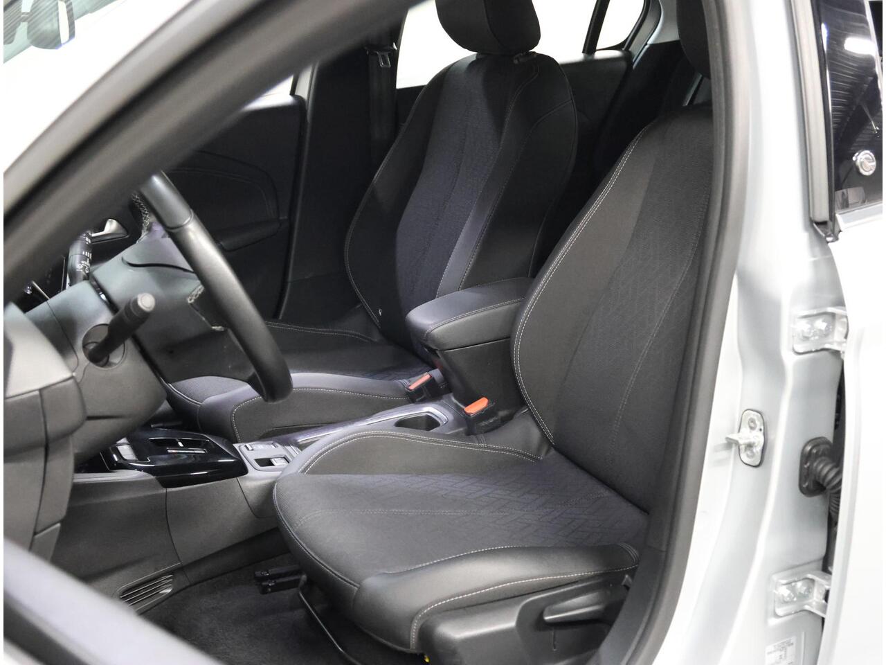 Opel e-Corsa Elegance 50kWh 136PK | 1ste eigenaar | AppleCarPlay/AndroidAuto | ACCURAPPORT 93% | 3 FASE | Armsteun | Camera | Dodehoekdetectie | Keyless | Navigatie | AUTOMAAT | Parkeersensoren | Isofix |