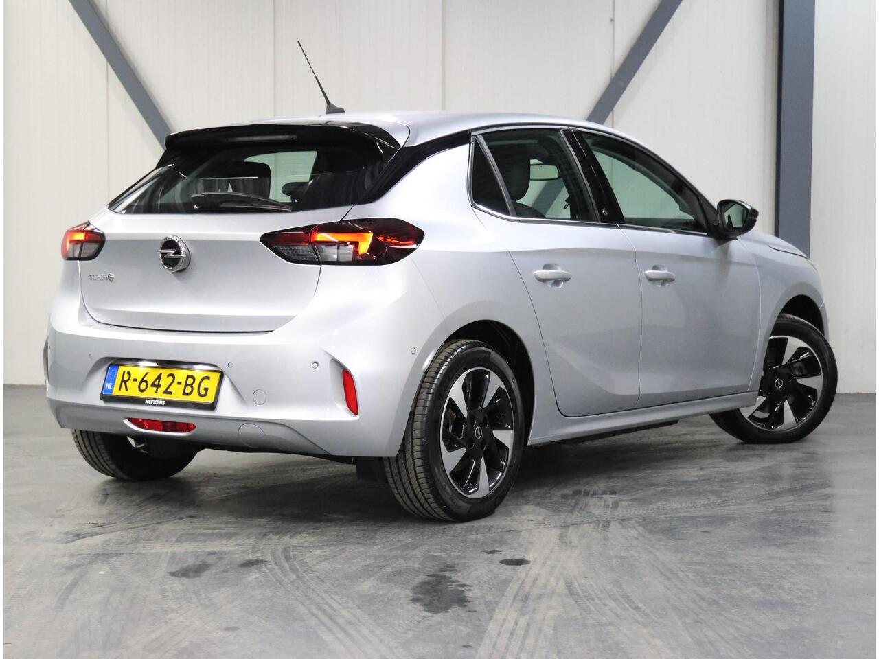 Opel e-Corsa Elegance 50kWh 136PK | 1ste eigenaar | AppleCarPlay/AndroidAuto | ACCURAPPORT 93% | 3 FASE | Armsteun | Camera | Dodehoekdetectie | Keyless | Navigatie | AUTOMAAT | Parkeersensoren | Isofix |