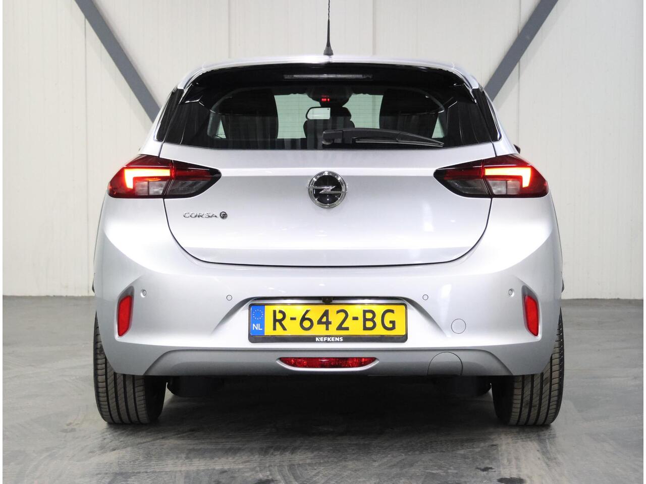 Opel e-Corsa Elegance 50kWh 136PK | 1ste eigenaar | AppleCarPlay/AndroidAuto | ACCURAPPORT 93% | 3 FASE | Armsteun | Camera | Dodehoekdetectie | Keyless | Navigatie | AUTOMAAT | Parkeersensoren | Isofix |