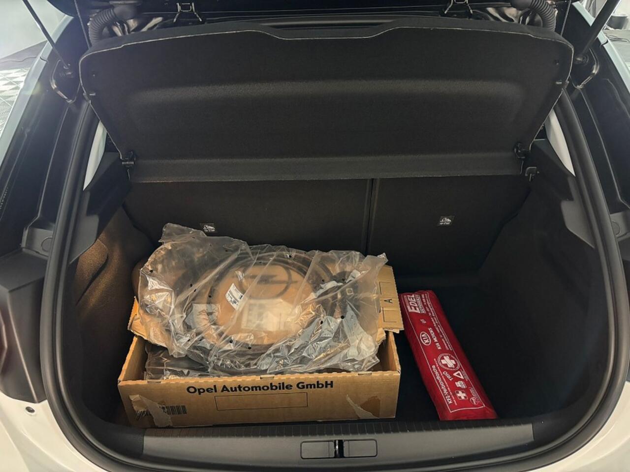 Opel e-Corsa Elegance 50 kWh | Full LED | Half LEDER | KEYLESS