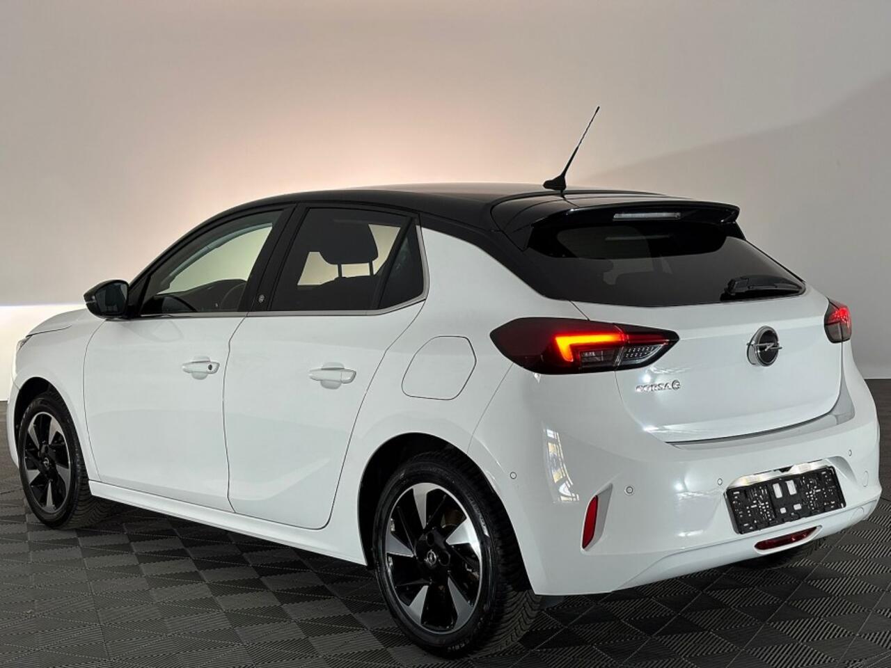 Opel e-Corsa Elegance 50 kWh | Full LED | Half LEDER | KEYLESS