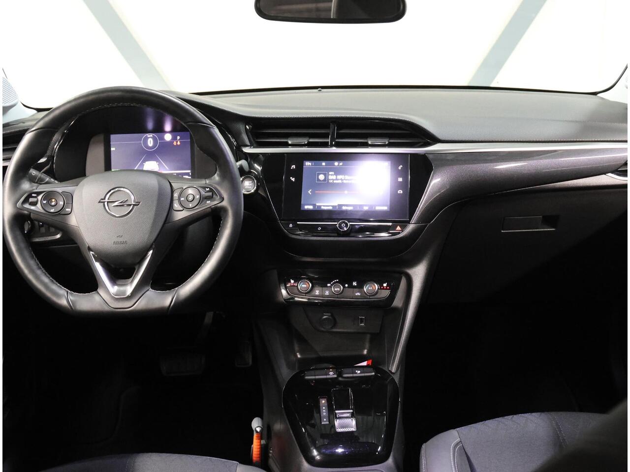 Opel e-Corsa Level 3 50kWh 136PK | 1ste eigenaar | 97%ACCURAPPORT | 3 FASE | Winterpakket | 17"LMV | Parkeersensoren | Navigatie | AUTOMAAT | LM velgen | Keyless | Two-Tone | LED | Parkeersensoren | Privacy Glass | Isofix |