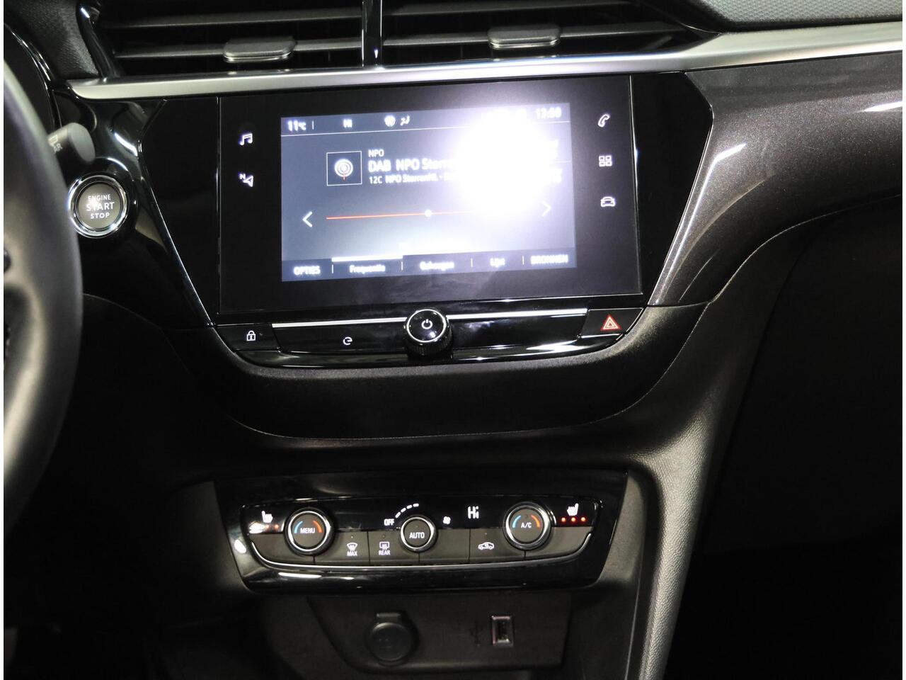 Opel e-Corsa Level 3 50kWh 136PK | 1ste eigenaar | 97%ACCURAPPORT | 3 FASE | Winterpakket | 17"LMV | Parkeersensoren | Navigatie | AUTOMAAT | LM velgen | Keyless | Two-Tone | LED | Parkeersensoren | Privacy Glass | Isofix |